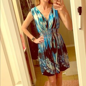 Super cute vacation beachy dress! Blue teal black